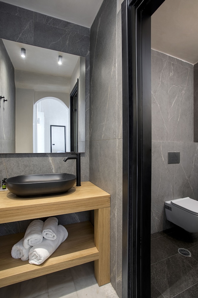 Suite, Jetted Tub, Caldera & Sea View (VIP) - Photo 18