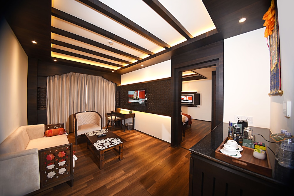 Deluxe Double Room - Photo 12