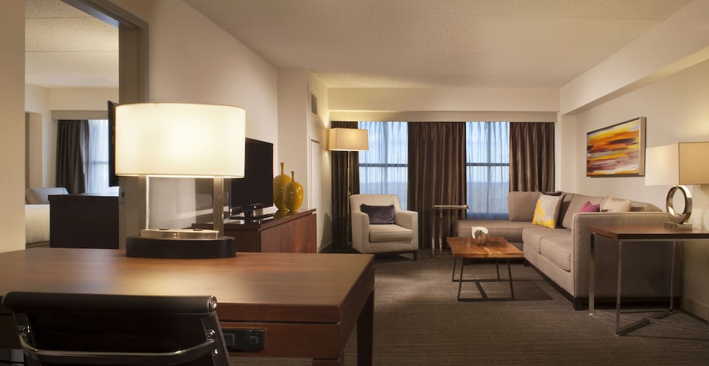 Suite, 1 Bedroom - Photo 3