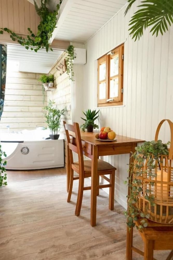 Deluxe Room, Patio, Garden View