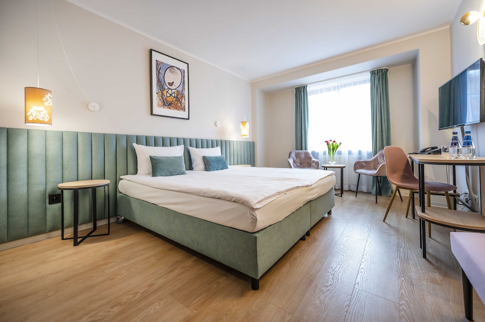 Deluxe Double or Twin Room - Photo 8