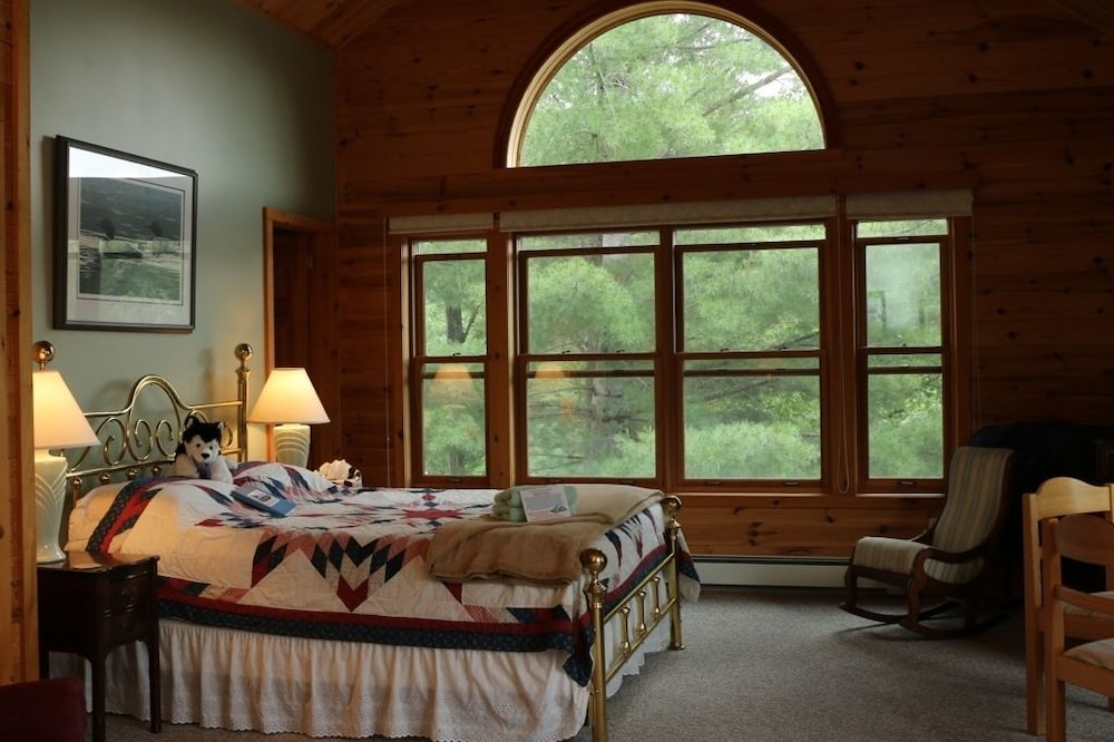 Deluxe Suite, 1 Queen Bed, Fireplace (Falls View/ Woodrush) photo 1