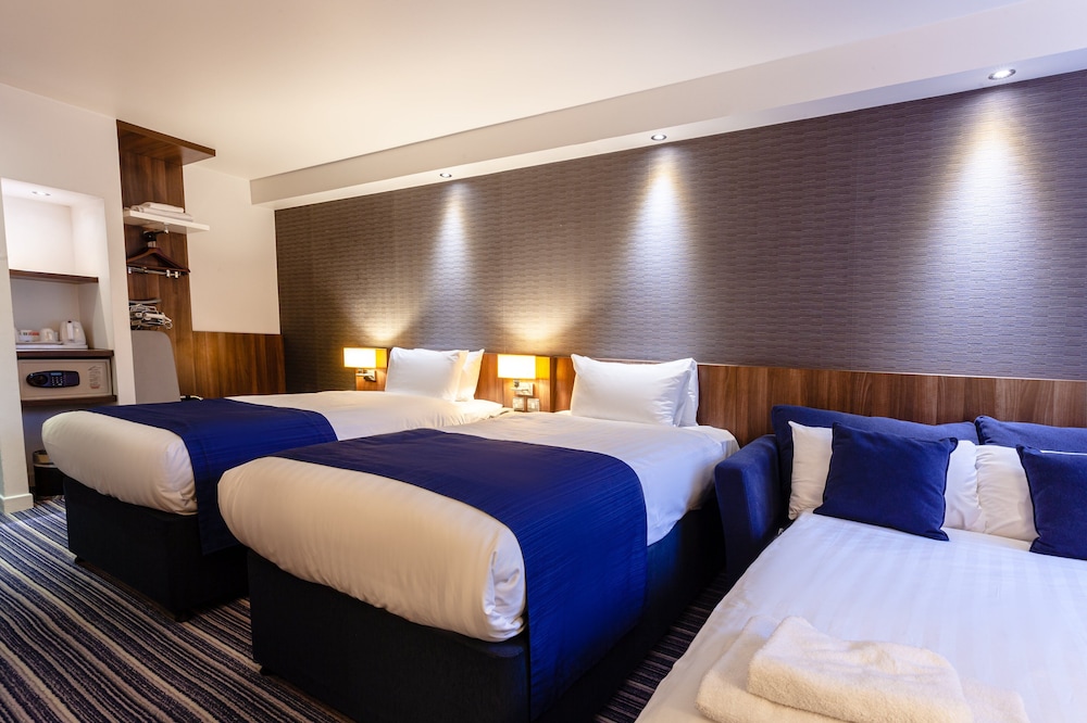 Standard Room, Multiple Beds (with Free Hot Breakfast) - Photo 2