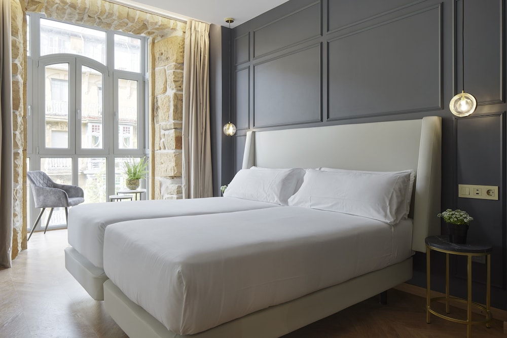 Superior Double or Twin Room, City View - Photo 4