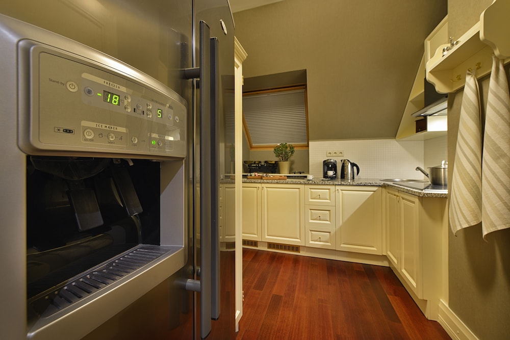 Family Suite, 2 Bedrooms, Kitchen - Photo 5