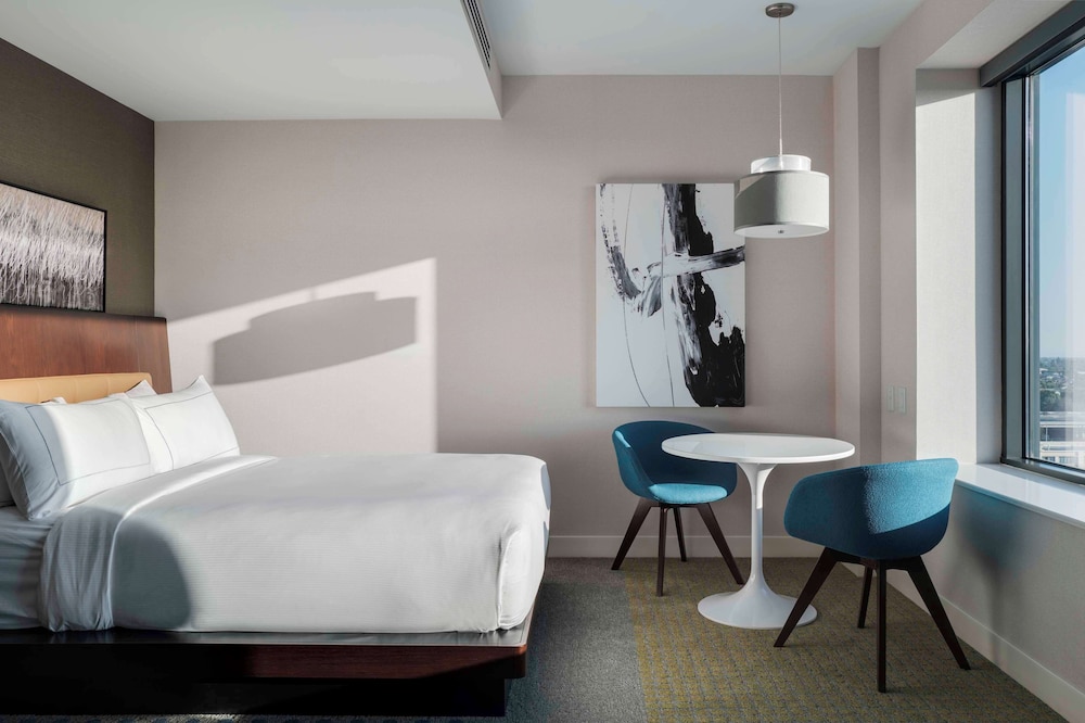 Room, 2 Queen Beds, Pool View - Photo 4