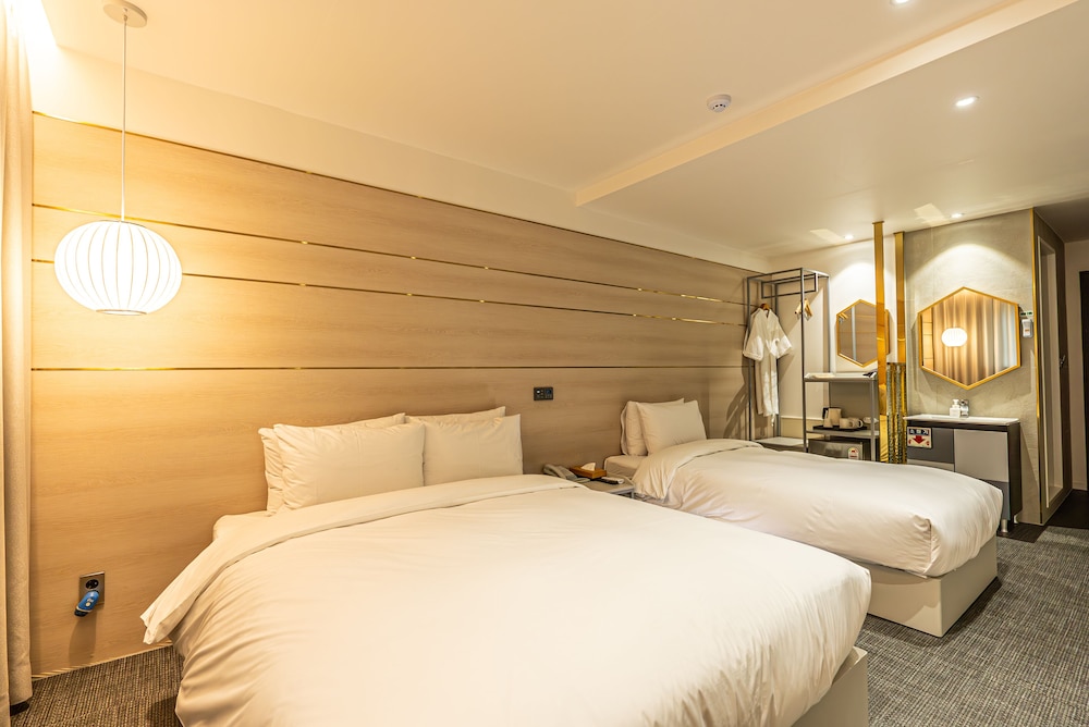 Deluxe Family Twin Room - Photo 5