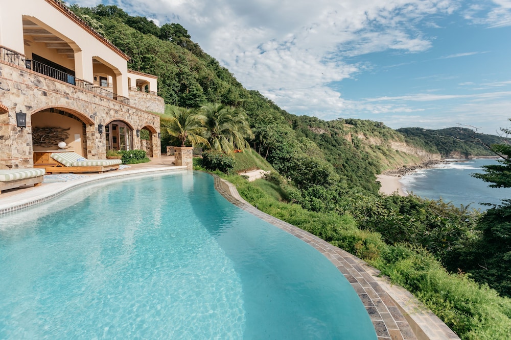 Villa Escondida- Luxury