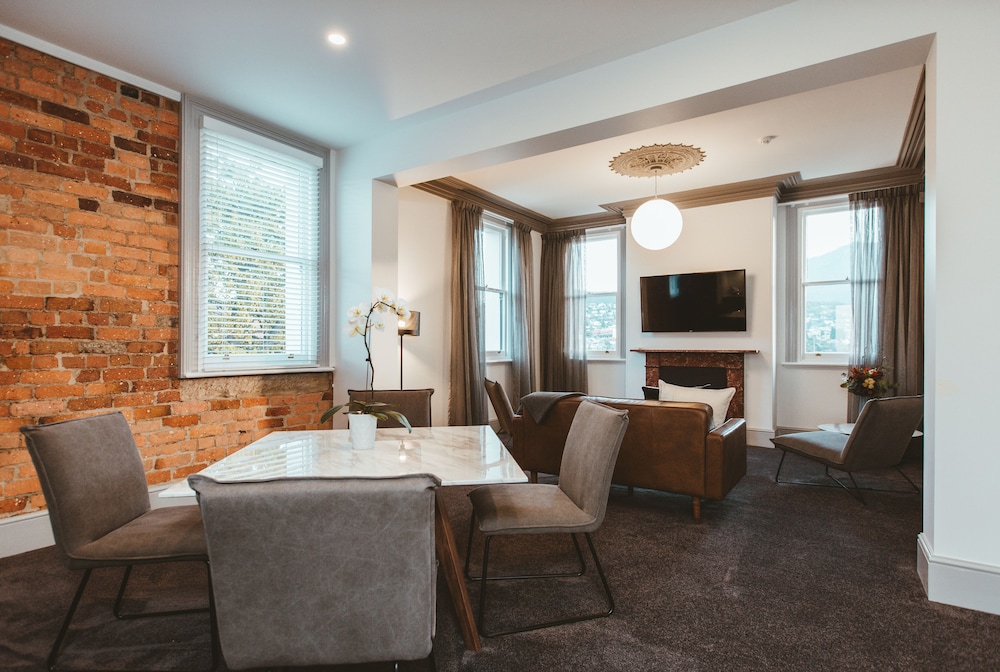 Deluxe Studio Suite, 2 Bedrooms thumbnail 5