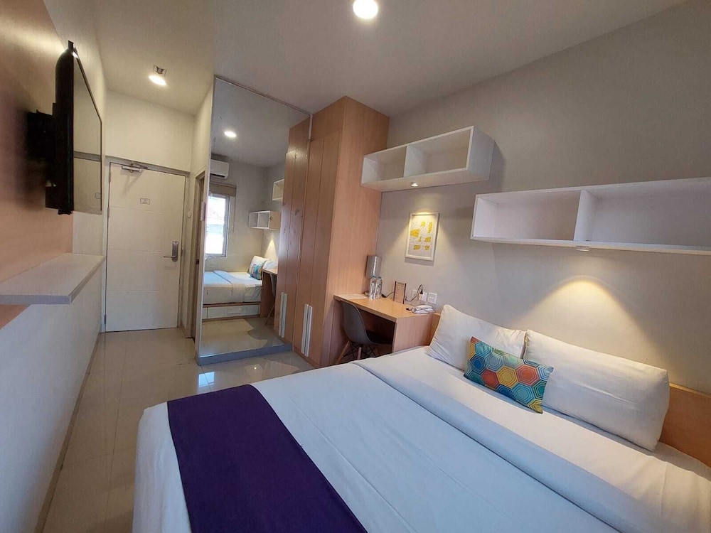 Standard Room, 1 Queen Bed - Photo 1