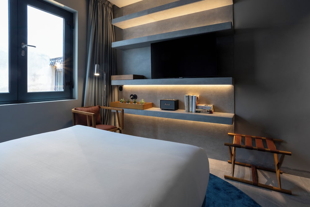 Double Room (Custom) - Photo 3