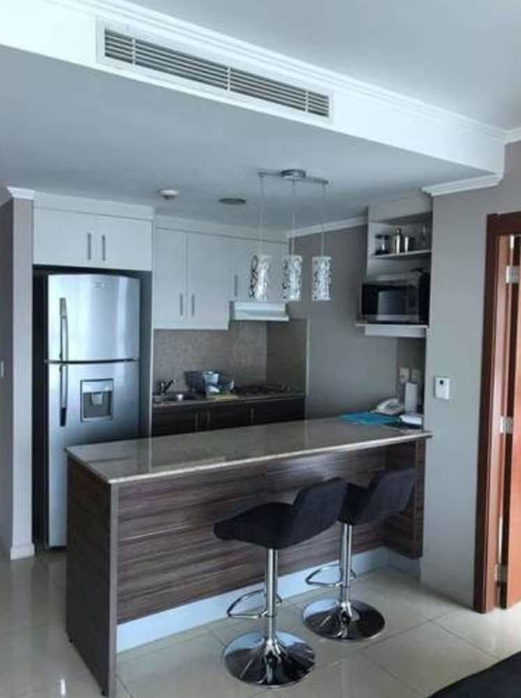 Family Apartment, 2 Bedrooms, 2 Bathrooms, River View photo 3