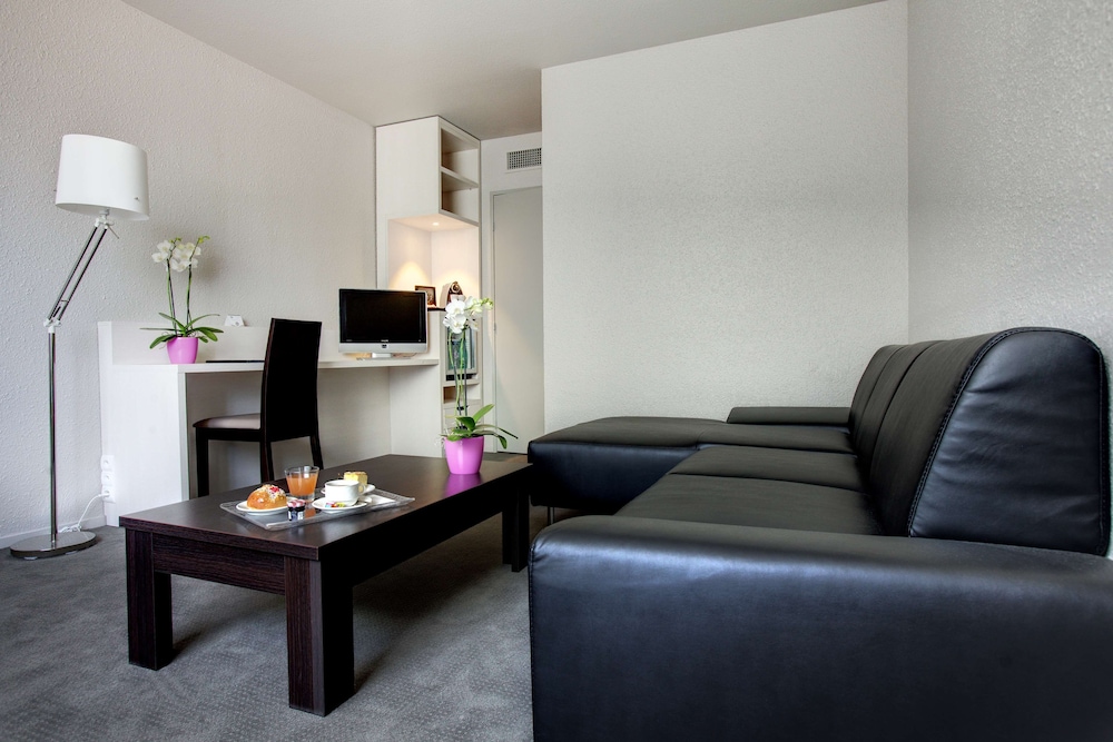 Suite, 1 King Bed, Non Smoking photo 1