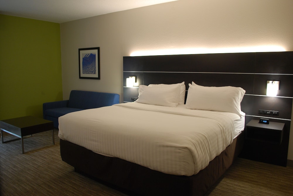 Standard Room, 1 King Bed - Photo 1