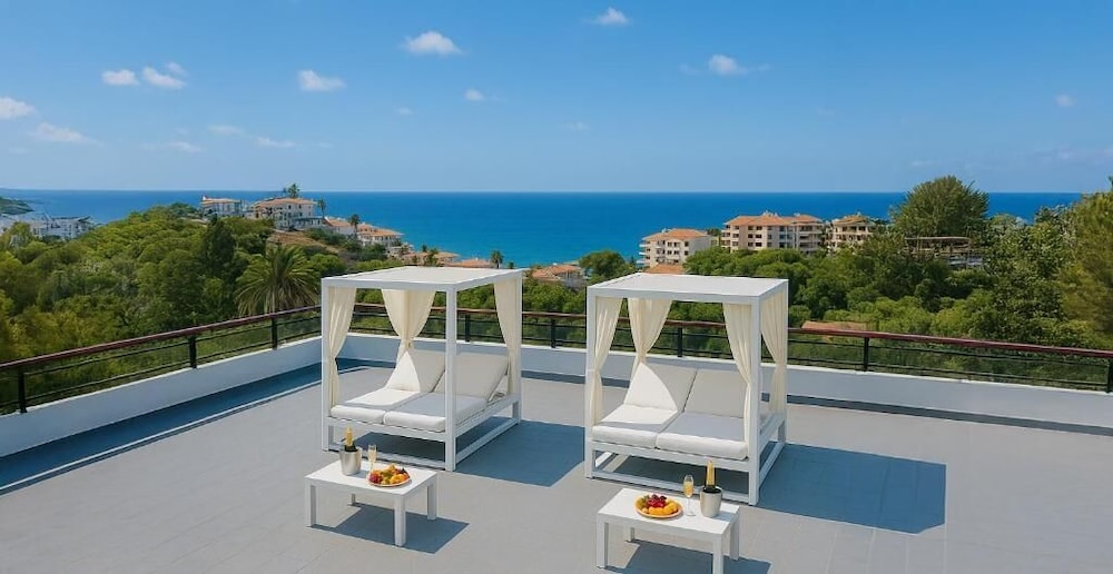 Executive Double Room, Ocean View (2 adults + 1 child)