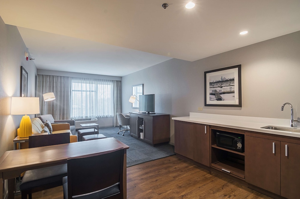 Suite, 1 King Bed, Accessible, Non Smoking (Roll In Shower)