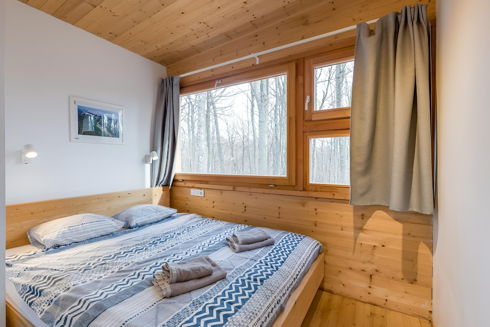 Family House, 2 Bedrooms, Mountainside (Tree house Lika With whirlpool) photo 2