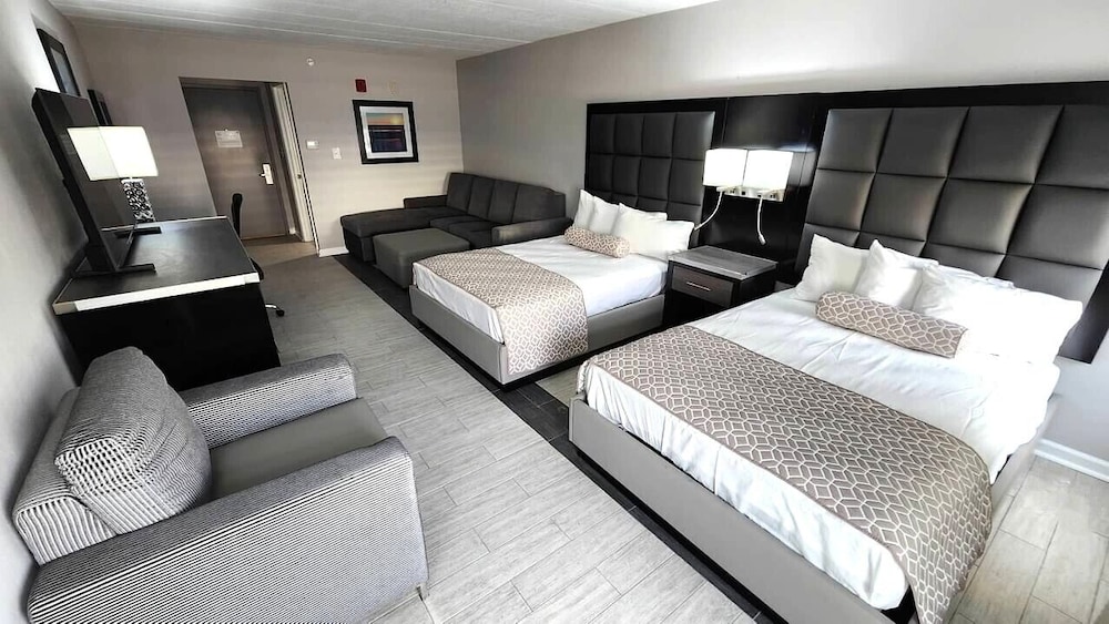 Signature Studio Suite, Pool View photo 2
