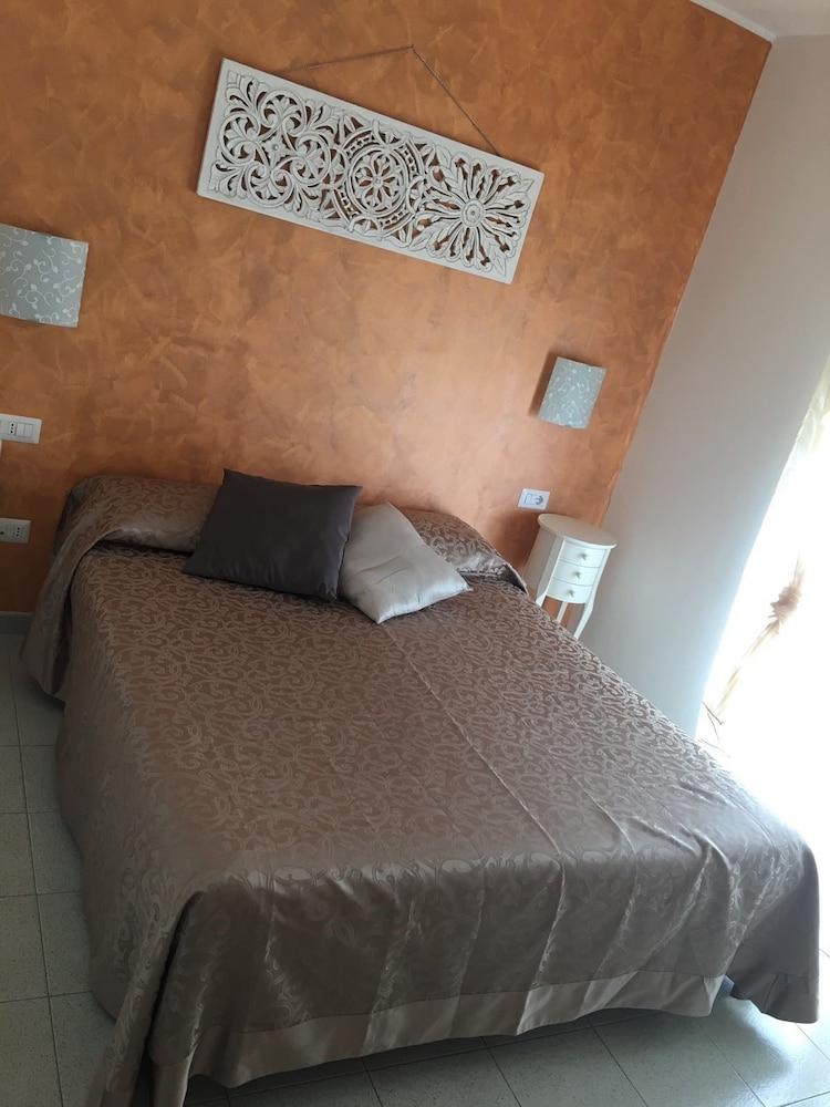 Deluxe Double Room, 1 Queen Bed, Balcony photo 2