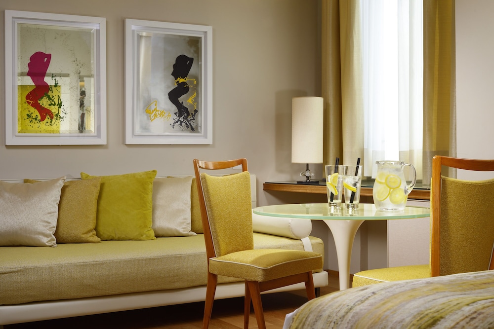 Interconnecting Double and Triple Rooms