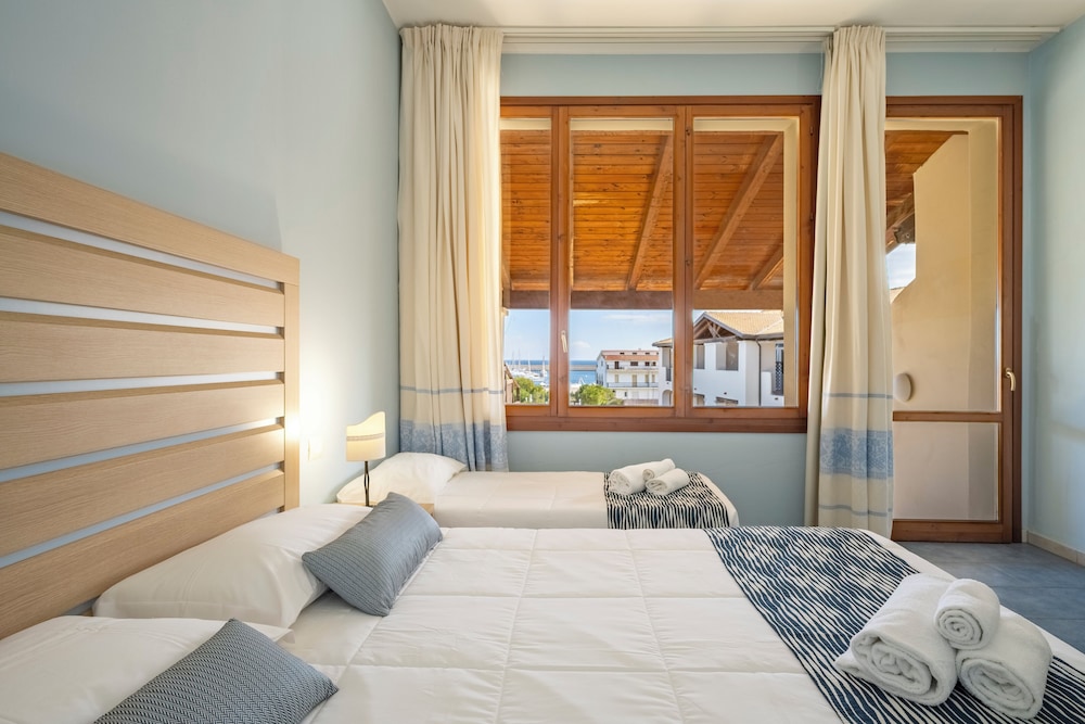 Premium Triple Room, Pool View