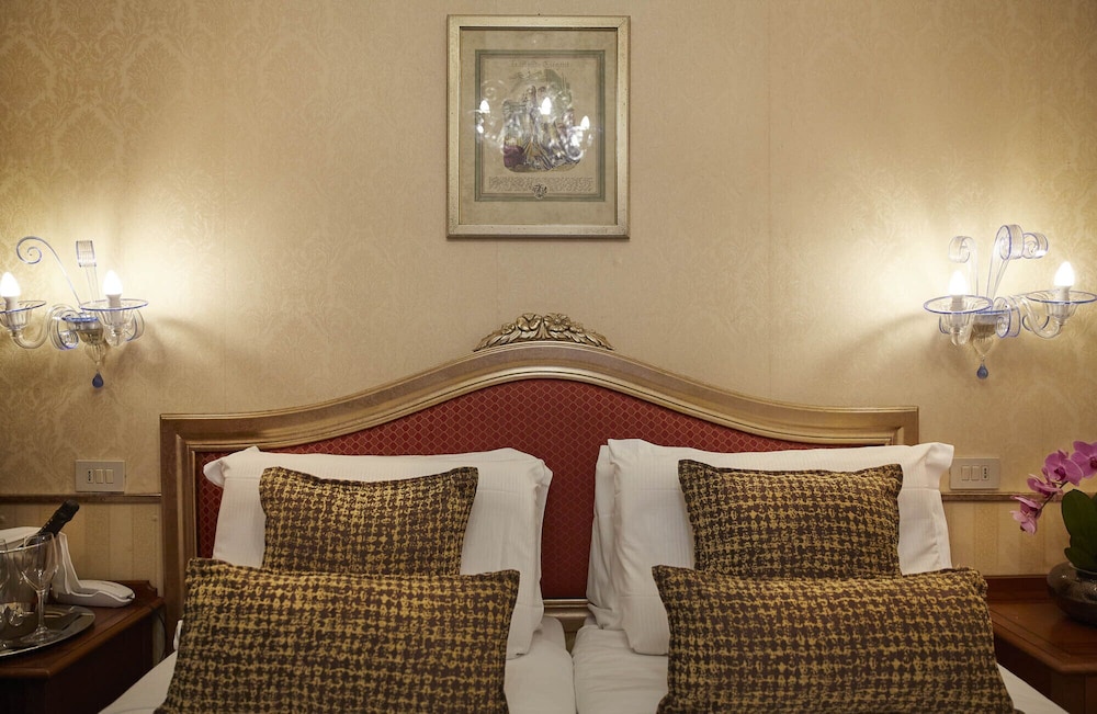 Standard Double or Twin Room photo 2