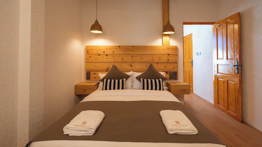 Family Room, 2 Bedrooms