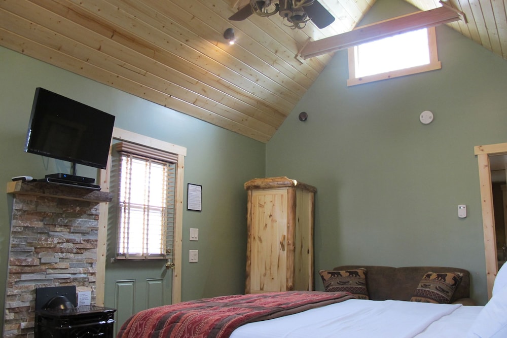 Deluxe Cabin, 1 Bedroom (Tahoe) photo 3