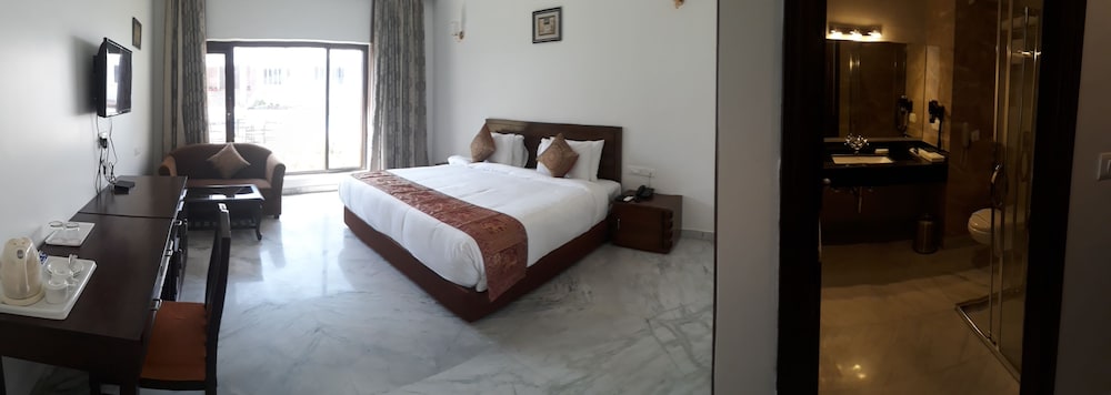 Superior Double Or Twin Room, Pool View photo 3