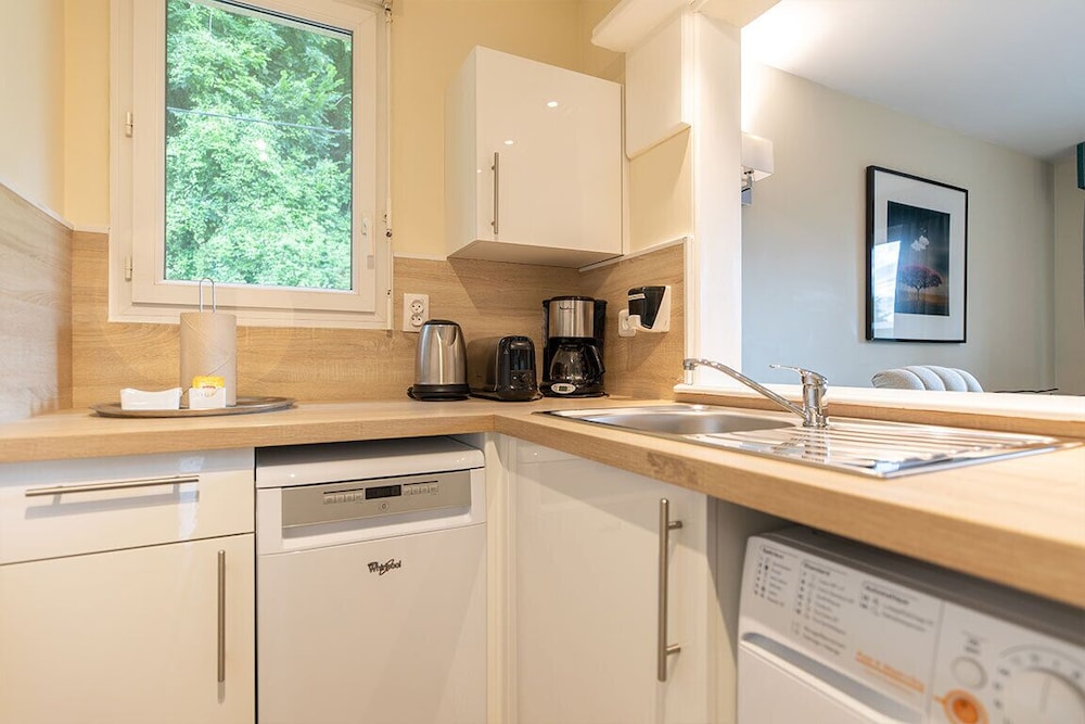 Deluxe Apartment, 2 Bedrooms, Ground Floor photo 3