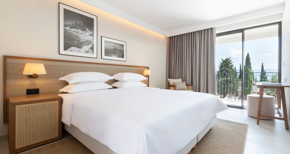 Double room, pool view, single use photo 3