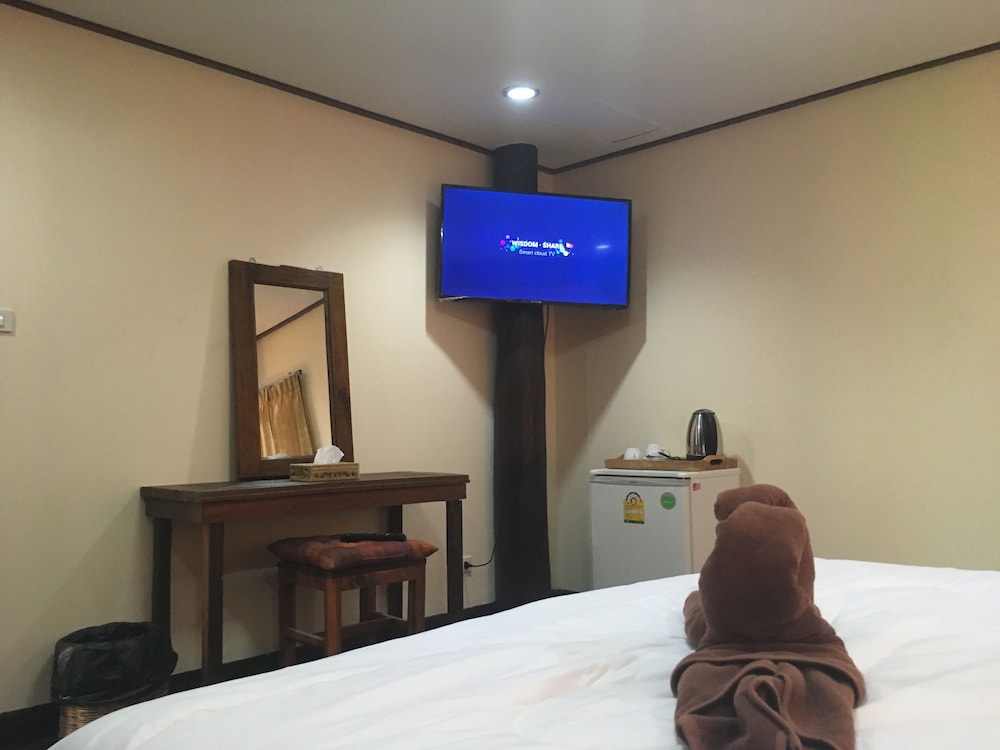 Premier Double Room, 1 King Bed, Non Smoking, Garden View photo 2