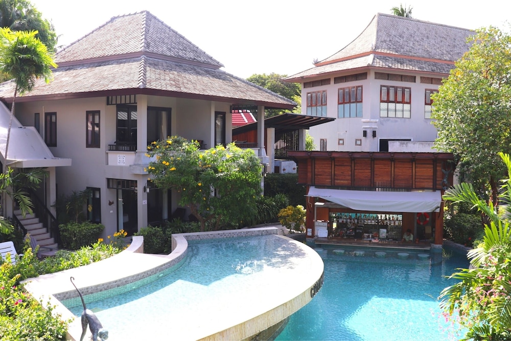 Superior Double (Pool View) - Photo 6