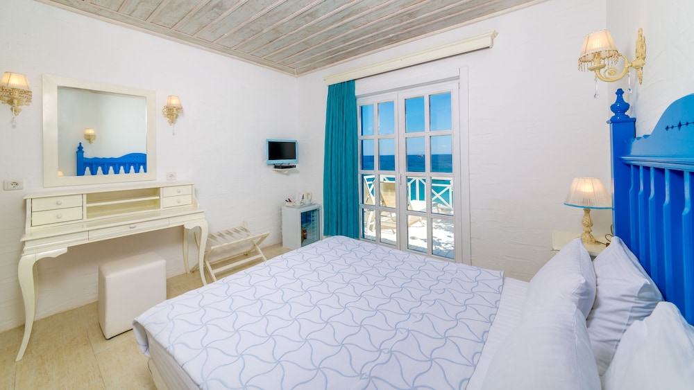Panoramic Room, Patio, Sea View photo 1
