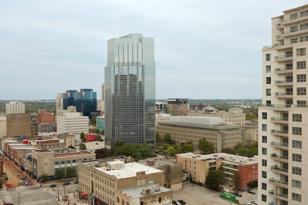 Signature Room, 1 King Bed, City View (Signature Club)