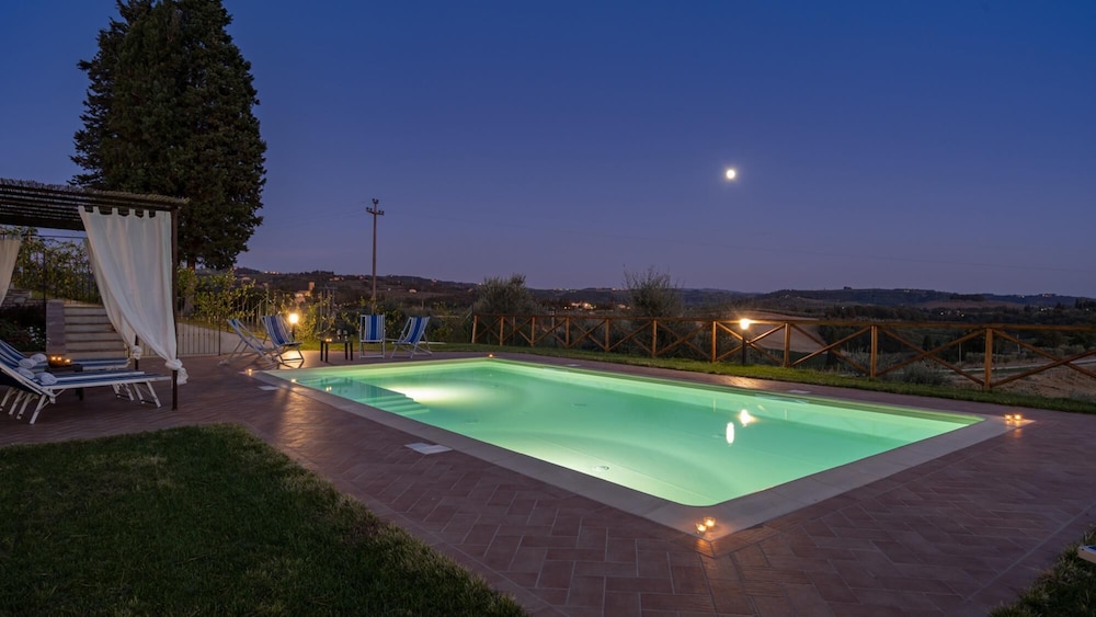 Villa photo 2