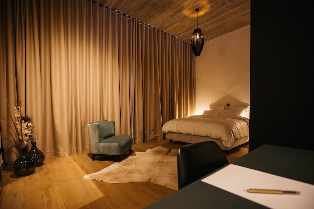 Luxury Loft thumbnail 6