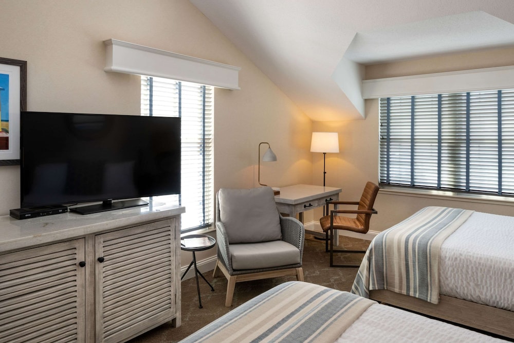 Standard Room, 2 Queen Beds, Non Smoking - Photo 1
