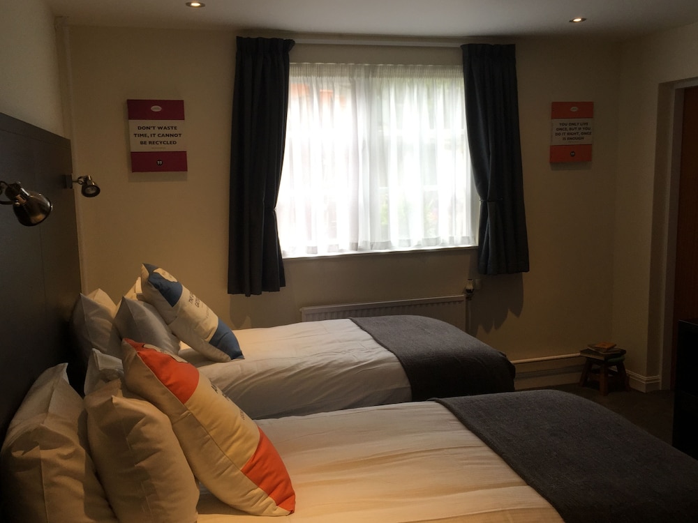 Signature Twin Room, 2 Twin Beds - Photo 2