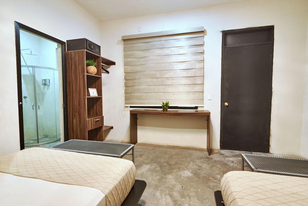 Standard Quadruple Room, 2 Double Beds photo 3