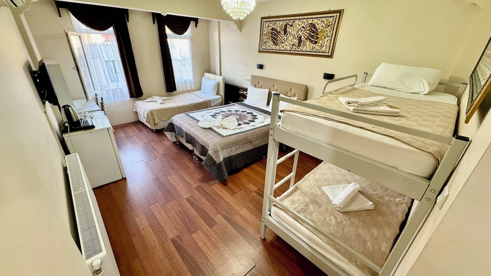 Grand Room, 1 Bedroom, Non Smoking, City View photo 1