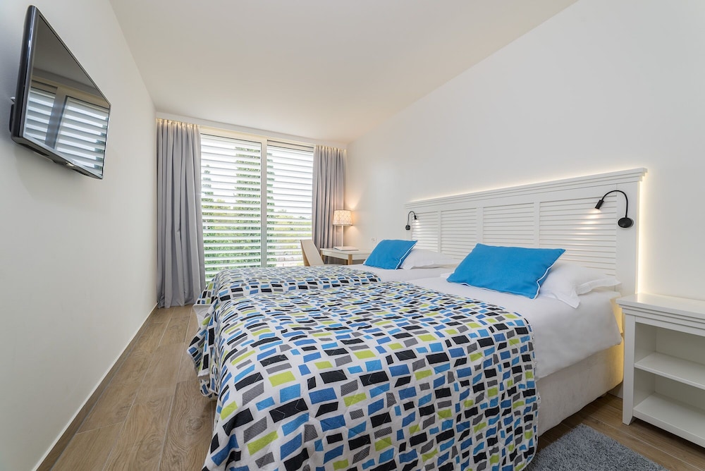Two Double or Twin Rooms with Connecting Door 44 m2 Courtyard/Park View with French Balconies photo 2