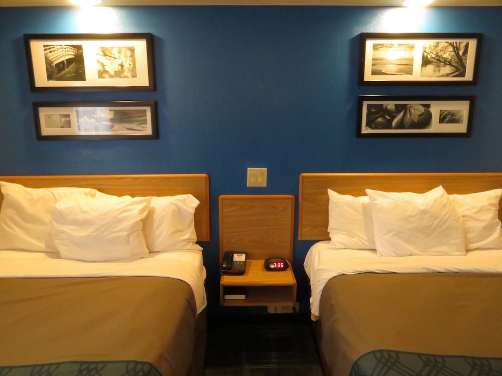 Standard Double Room, 2 Double Beds, Non Smoking - Photo 4