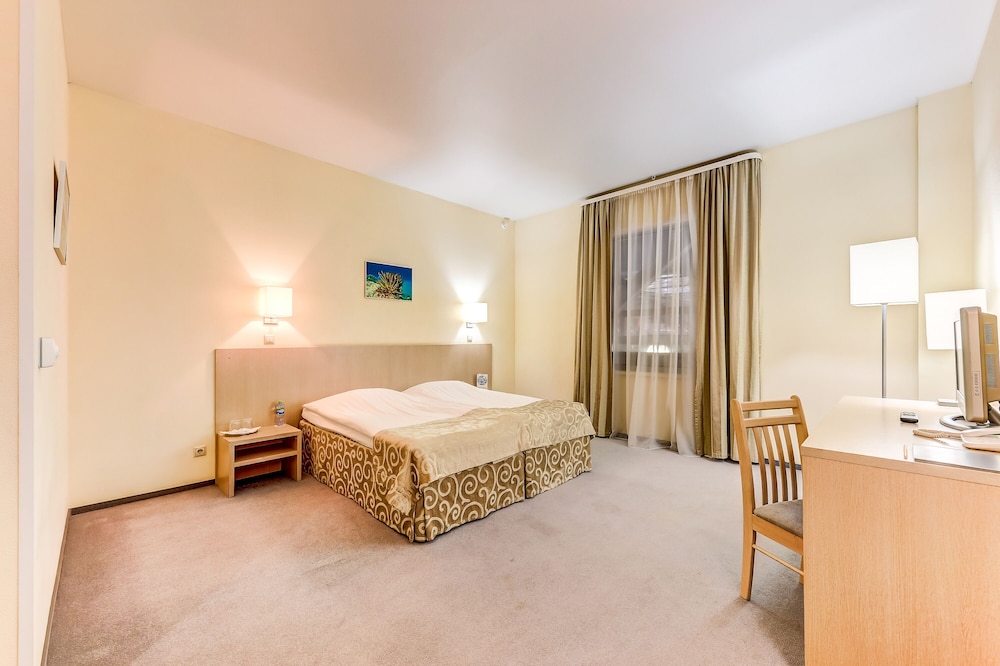 Standard Double Room (Pavilion View)