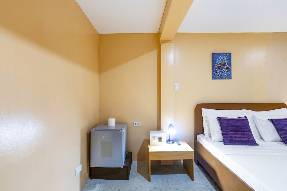 AirCon Room with private bathroom - Photo 4