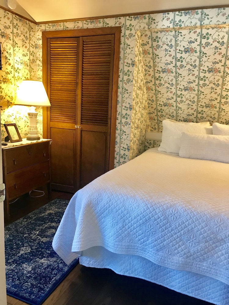 Room, Private Bathroom (Wedgwood Room)