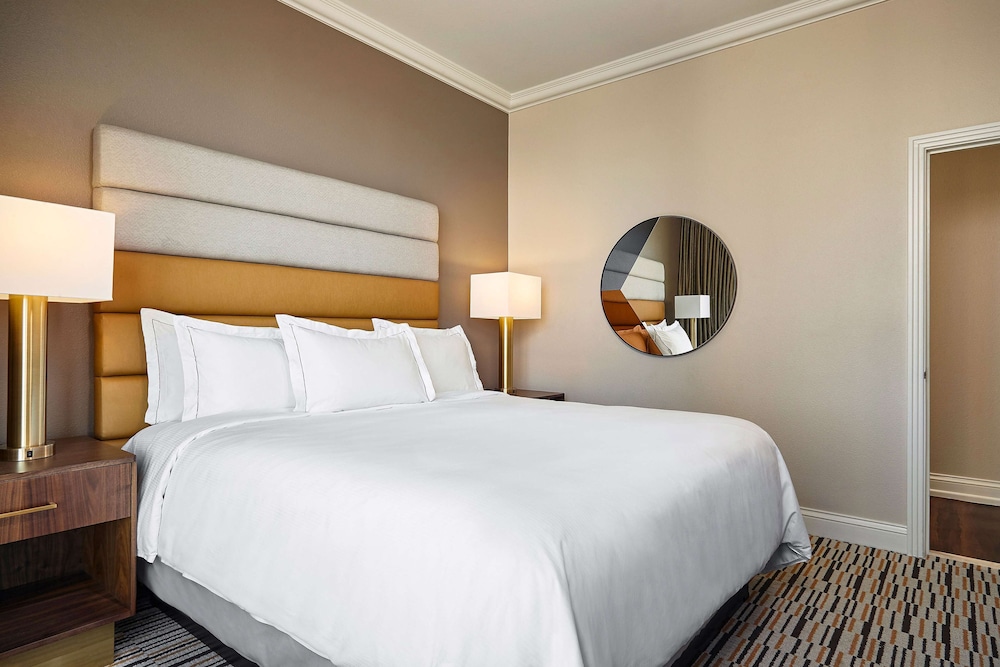 Suite, 2 Bedrooms, Accessible, Kitchen (Mobility & Hearing)