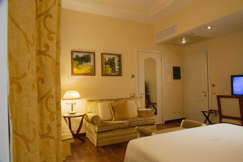 Deluxe Room - Photo 6