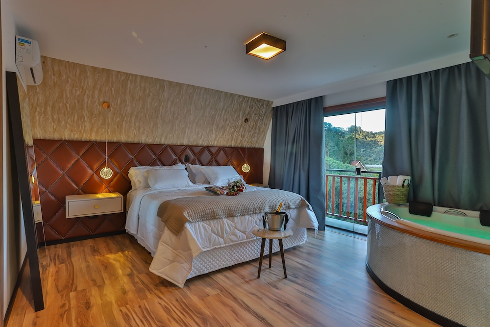 Superior Double Room, 1 King Bed, Non Smoking, Jetted Tub photo 1