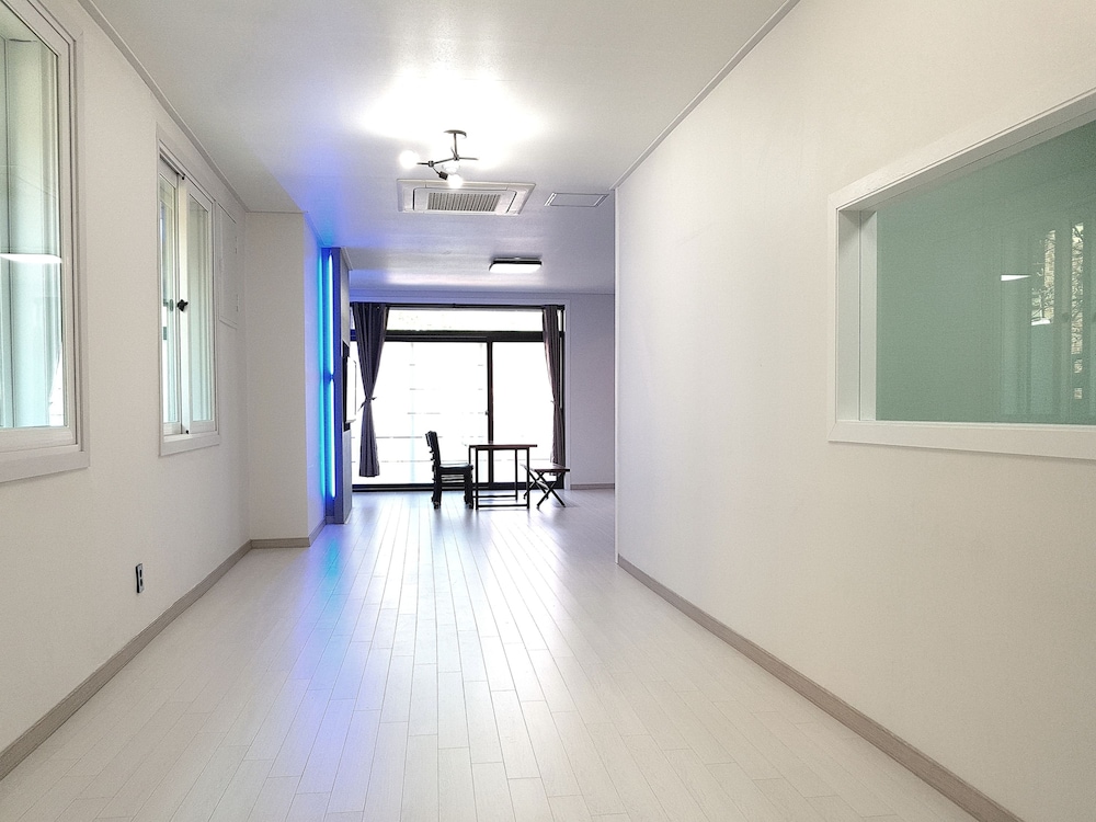 Room, 2 Bedrooms, Balcony (Tulip) photo 2